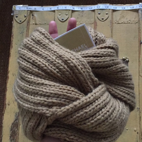NWT MICHAEL KORS STRETCH CAMEL CHUNKY KNIT SCARF SNOOD INFINITY SCARF NEUTRAL OS - Picture 6 of 9